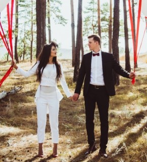 Осенняя свадьба Надежды и Сергея: белый фрак вместо свадебного платья